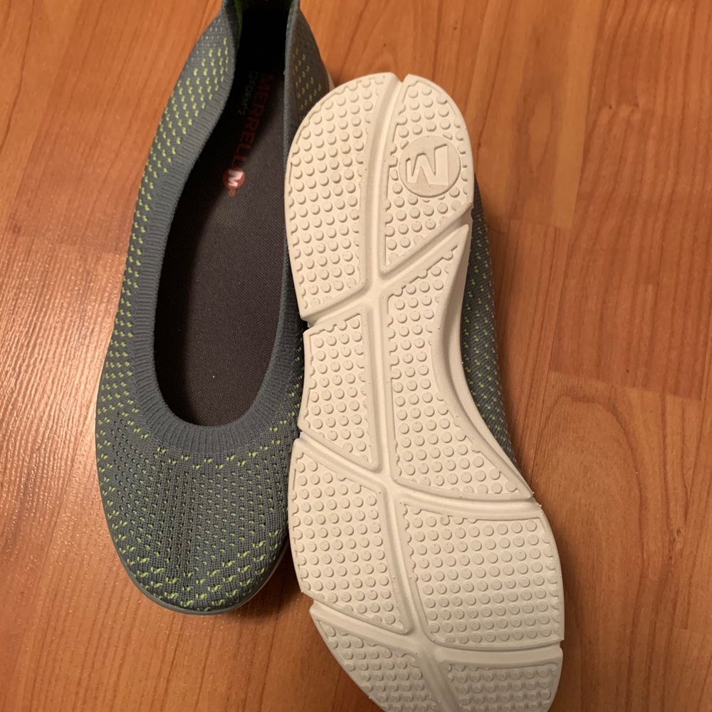 New Merrell Shoes - Picture 3 of 3